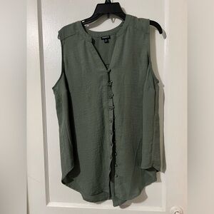 ⚡️5/$25⚡️ Torrid V-neck Button Down Sleeveless Shirt
